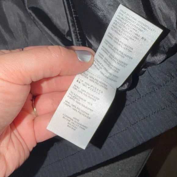 Gymshark Black Puffer Vest with Hood - Picture 2 of 4